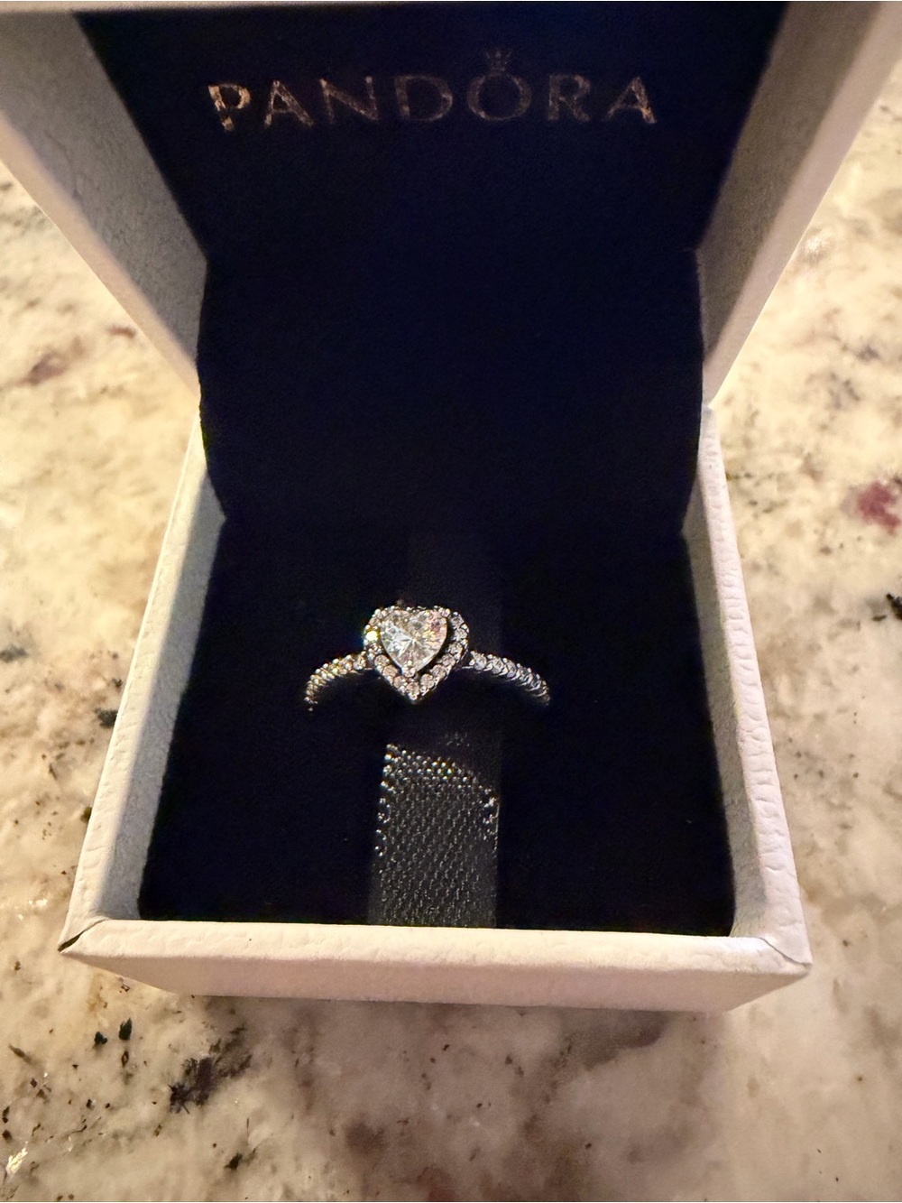 Brand New Size 7- Pandora Elevated Heart Ring
Sterling silver